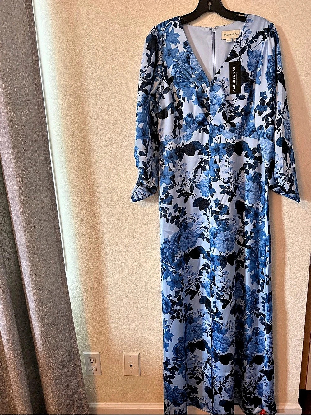 Sachin & Babi Jenny Gown Ceylon Floribunda Blue & White NWT.